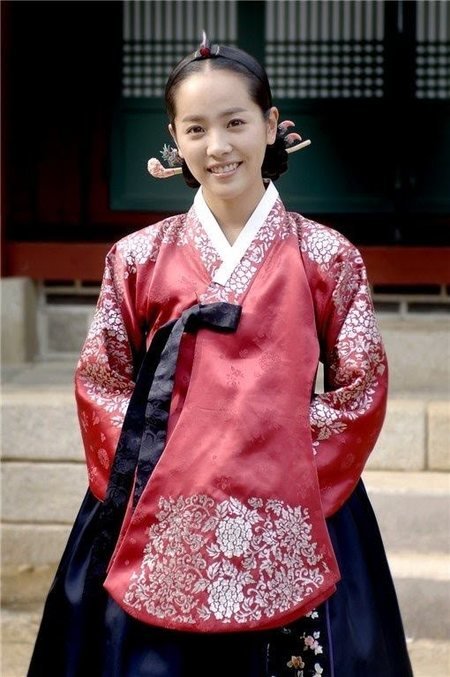 Luwes Pakai Hanbok 6 Aktris Cantik Korea Ini Bak Putri Kerajaan