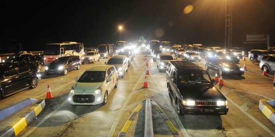 Cegah Kepadatan di Gerbang Tol Palimanan, Kendaraan Berat Dialihkan ke Jalur Arteri