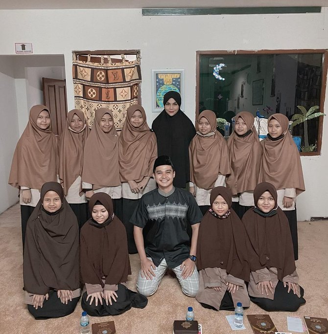 dj kattybutterfly putuskan jadi mualaf