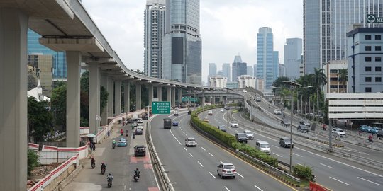 Jalan Jakarta Tampak Lengang Pagi Ini