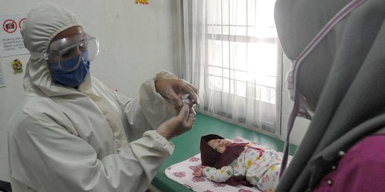 Tips Bawa Anak Imunisasi saat Pandemi Covid-19