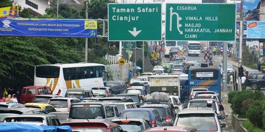 Lalu Lintas Puncak Mulai Padat, Polisi Berlakukan Satu Arah