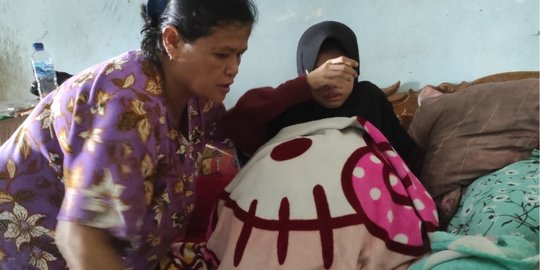 Kisah Pilu Sindi, Gadis Penderita Kista Ganas yang Tinggal di Gubuk Reyot