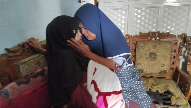kisah pilu sindi gadis penderita kista ganas yang tinggal di gubuk reyot