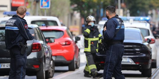 Dua Orang Tewas dalam Penyerangan Senjata Tajam di Kota Nice Prancis