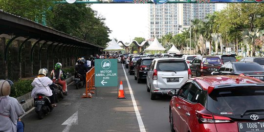 Libur Panjang, Sejumlah Kendaraan Antre Masuk Kawasan Ancol