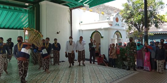 Keraton Yogyakarta Ganti Grebeg Maulud dengan Pembagian Rengginang untuk Abdi Dalem