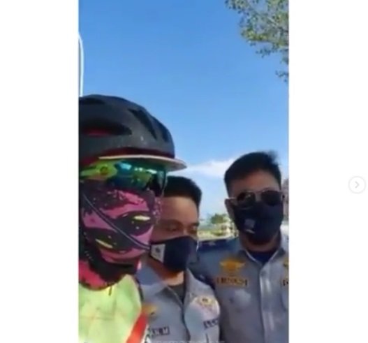 viral petugas dishub ditegur pesepeda karena tak pakai masker