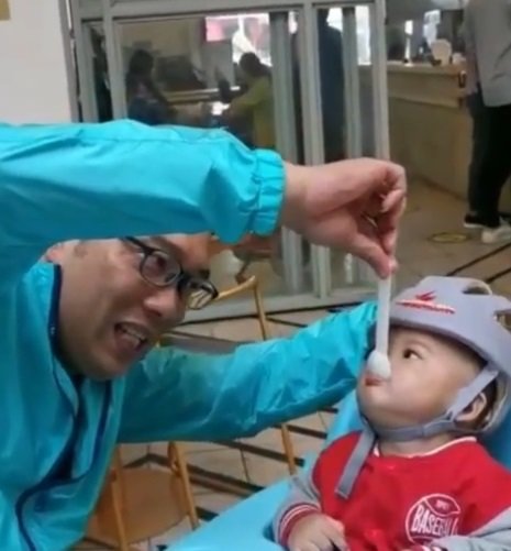 momen kocak saat ridwan kamil suapi arkana