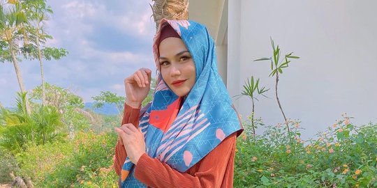 Potret Terbaru DJ Katty Butterfly Kenakan Hijab Usai Jadi Mualaf, Bikin Pangling