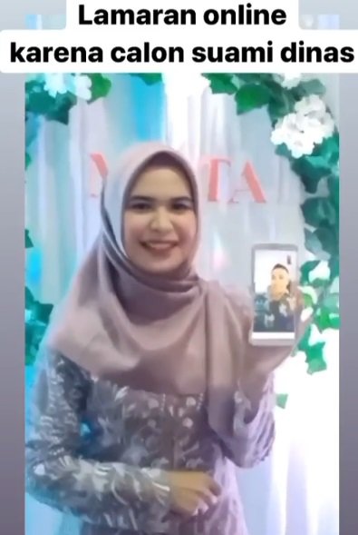 wanita cantik ini lamaran secara virtual