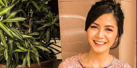 Jarang Terekspos Ini 5 Potret Tyara Renata Istri Surya Insomnia Yang Berparas Cantik Merdeka Com