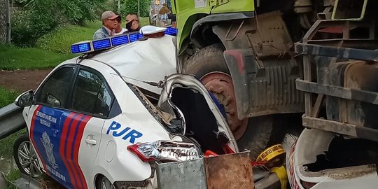 Mobil PJR Terlibat Tabrakan Beruntun dengan Truk di Tol Tangerang-Merak