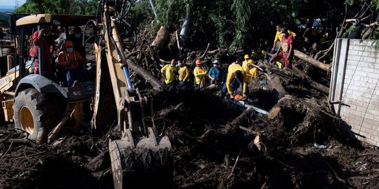 Penampakan Tanah Longsor Kubur Puluhan Rumah di El Salvador