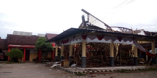 Kantor Kelurahan di Jember Ambruk