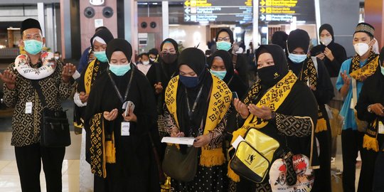 Umrah Perdana di Tengah Pandemi Covid-19, 253 Jemaah Asal Indonesia Terbang ke Saudi