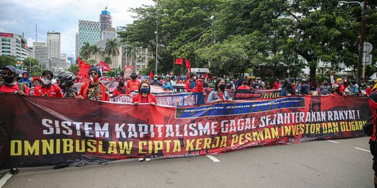 Buruh Mulai Padati Patung Kuda Arjuna Wijaya Jakarta