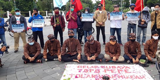 Protes UMP, Buruh di Yogyakarta Gelar Topo Pepe