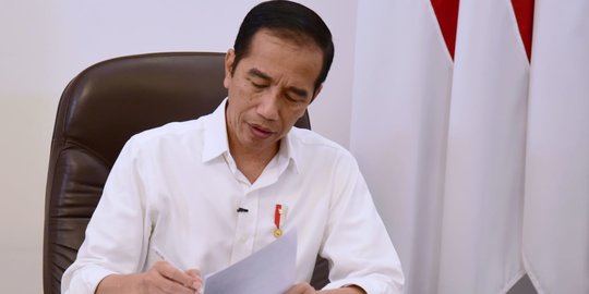 Jokowi Teken UU Cipta Kerja Berisi 1.187 Halaman