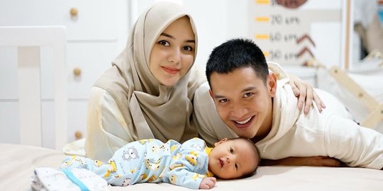 Potret Lucu Bayi Citra Kirana, Tidur dengan Posisi Tangan Memegang Kepala