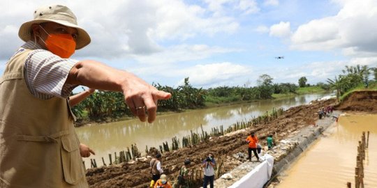 Ganjar Sebut Banjir Kebumen Akibat Tanggul Sengaja Dilubangi