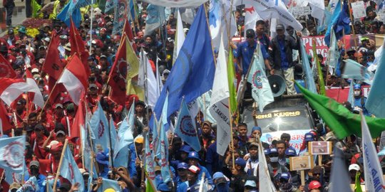 UU Cipta Kerja Diteken Jokowi, Buruh Sumsel Bakal Demo Lagi & Gugat ke MK