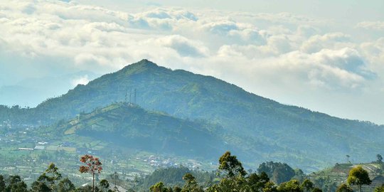 Kisah Evakuasi Pendaki Wanita di Gunung Slamet dan Hilangnya Empati Sesama Pendaki