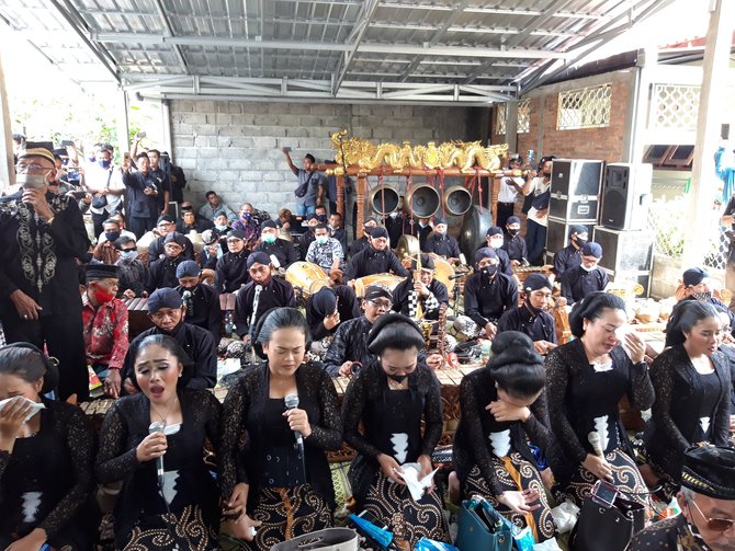 prosesi pemakaman dalang ki seno nugroho