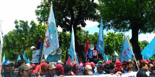 Buruh di Tangerang Minta Upah 2021 Naik 8,5%