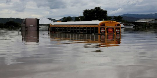 Badai Eta Ubah Jalan di Honduras Seperti Sungai