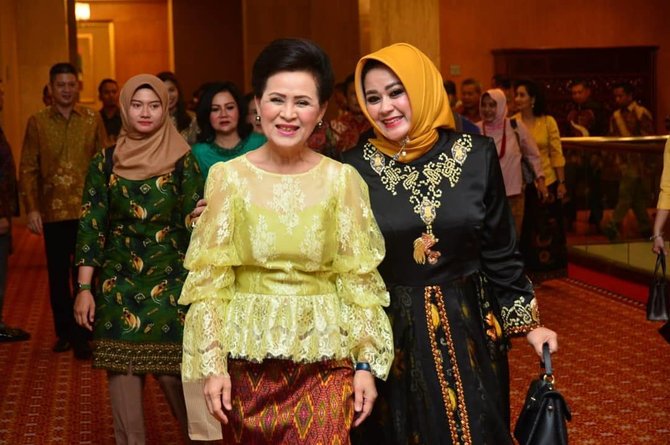 potret cantik istri mantan ksau yuyu sutisna