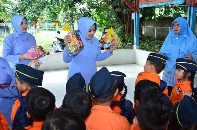 potret cantik istri mantan ksau yuyu sutisna