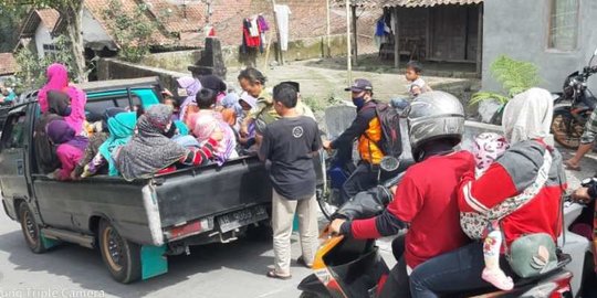 Sebagian Warga di Sekitar Gunung Merapi Mulai Mengungsi