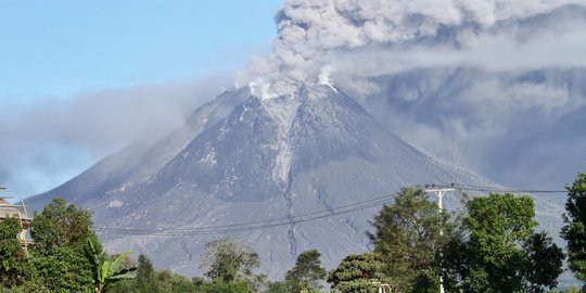 Gunung Sinabung Kembali Luncurkan Awan Panas, Warga Diimbau Menjauh