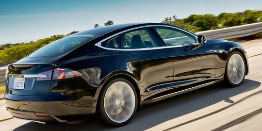 tesla berawal dari satu mobil listrik hingga jadi pesaing porsche rev1