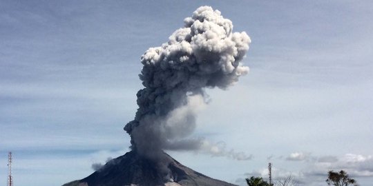 Gunung Sinabung Erupsi Lagi, Awan Panas Meluncur Sejauh 1.500 Meter