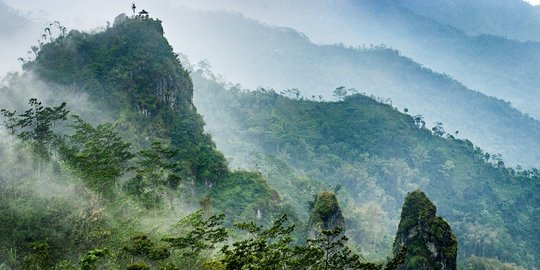 Mengintip Keindahan Puncak Suroloyo, Titik Tertinggi di Perbukitan Menoreh Yogyakarta