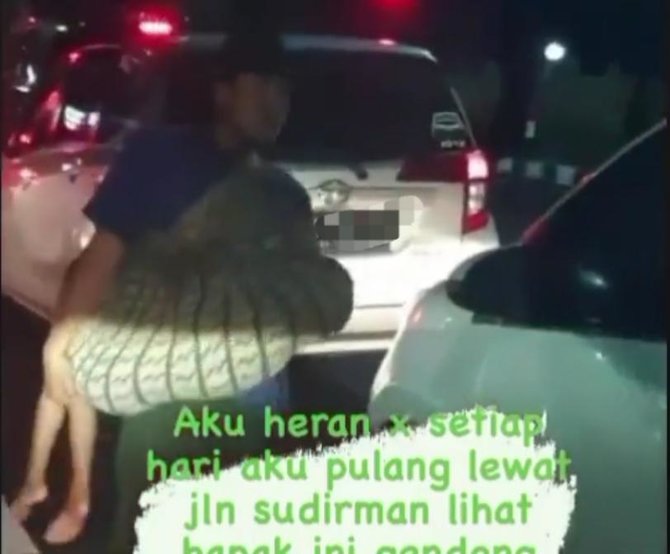 seorang pengemis gendong anak tanpa rewel jadi sorotan warganet curiga hal ini