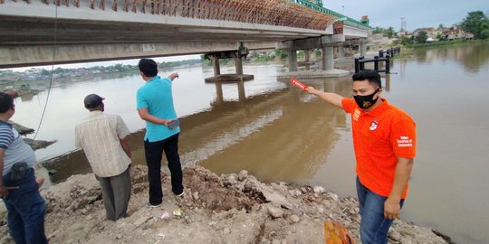 Bangun Jembatan, Buruh Tenggelam saat Ambil Tas yang Jatuh ke Sungai