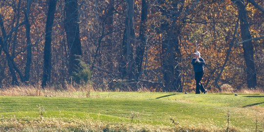 Donald Trump Asyik Main Golf di Tengah Kemenangan Joe Biden