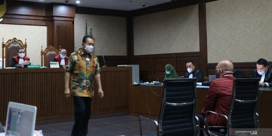 Jadi Saksi, Djoko Tjandra Menangis di Persidangan Jaksa Pinangki
