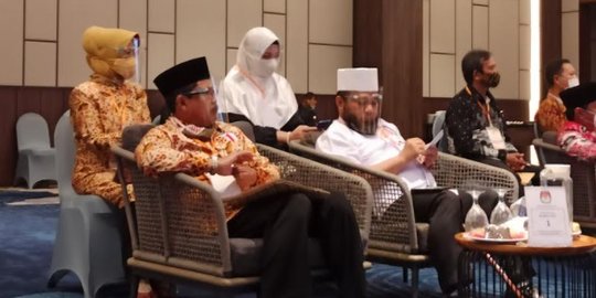 Helmi Hasan & Muslihan DS Didampingi Istri di Debat Perdana Pilgub Bengkulu