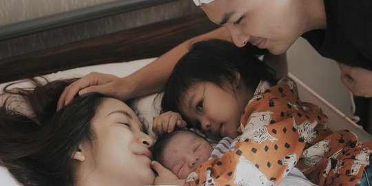 Chelsea Olivia Baru Melahirkan, Anak Pertamanya Langsung Minta Adik Lagi