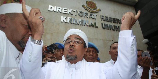 Massa Padati Kawasan Petamburan untuk Sambut Kedatangan Rizieq