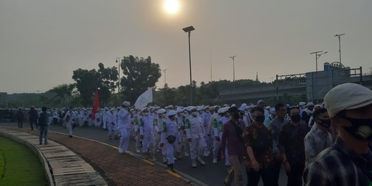 Polisi Sebut Penyebab Kemacetan karena Kendaraan Massa Rizieq Parkir di Tol