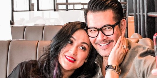 25 Tahun Menikah, Ini 5 Momen Kebersamaan Ferry Salim dan Istri yang Selalu Mesra