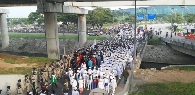 massa rizieq di bandara soekarno hatta