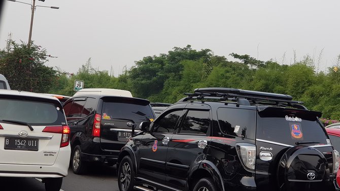 kemacetan di tol menuju bandara soekarno hatta