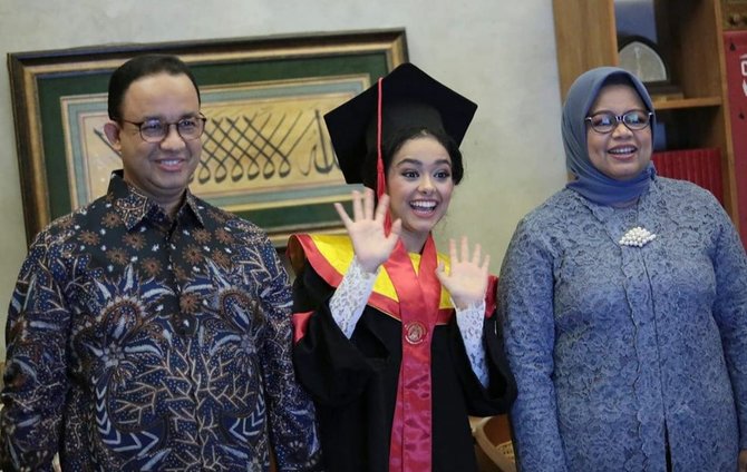 gubernur dki jakarta anies baswedan menghadiri wisuda putri sulungnya mutiara baswedan