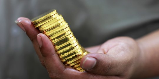 Harga Emas Antam Anjlok Rp34.000 Jadi Rp972.000 per Gram